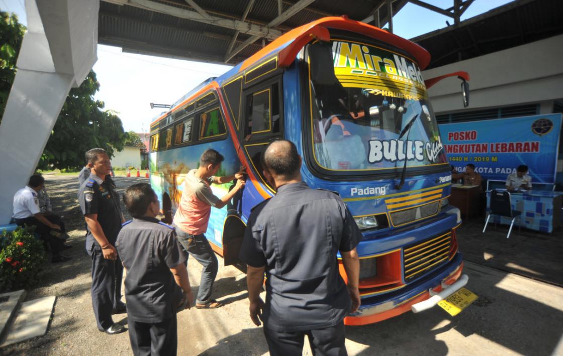 Periksa Kelengkapan Bus