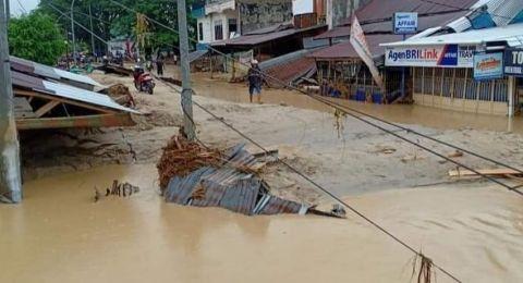 Tim Penyelamat Telah Menemukan 19 Jenazah Korban Banjir Bandang di Luwu Utara