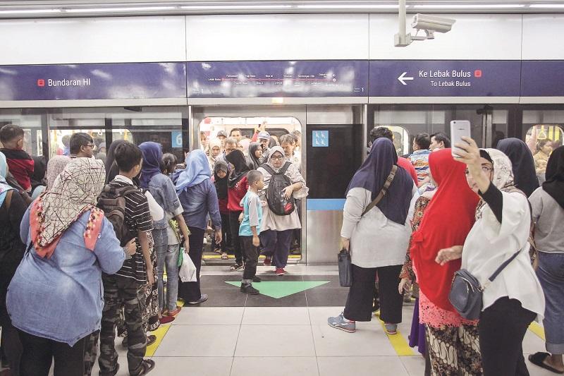 WARGA ANTRE MRT