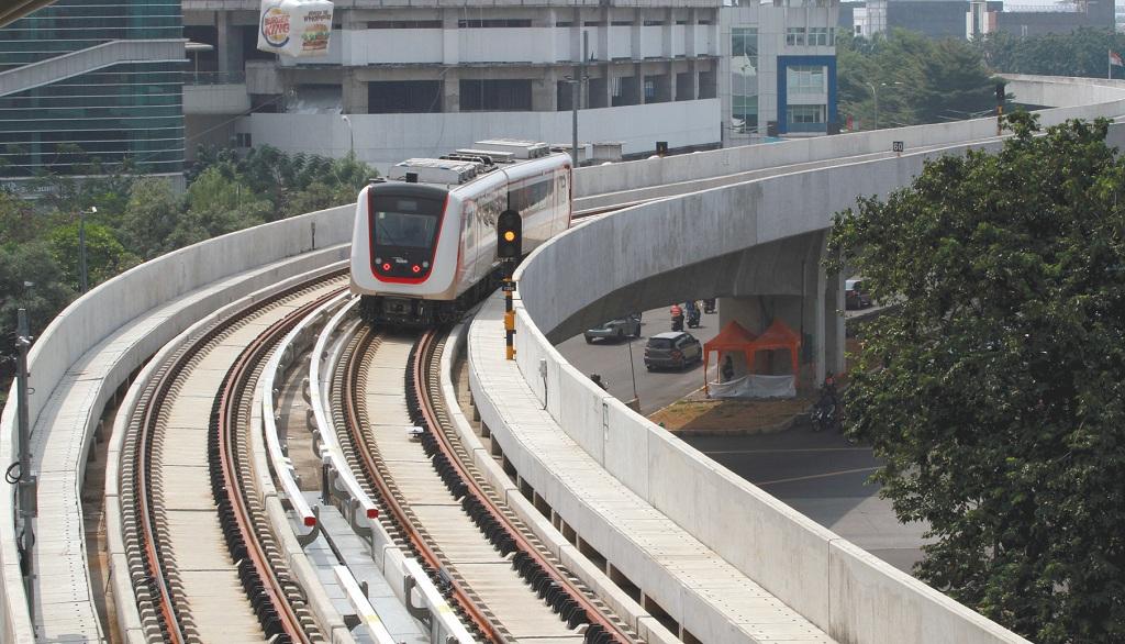 Hari Pertama Uji Publik LRT, Penumpang Capai 5.000