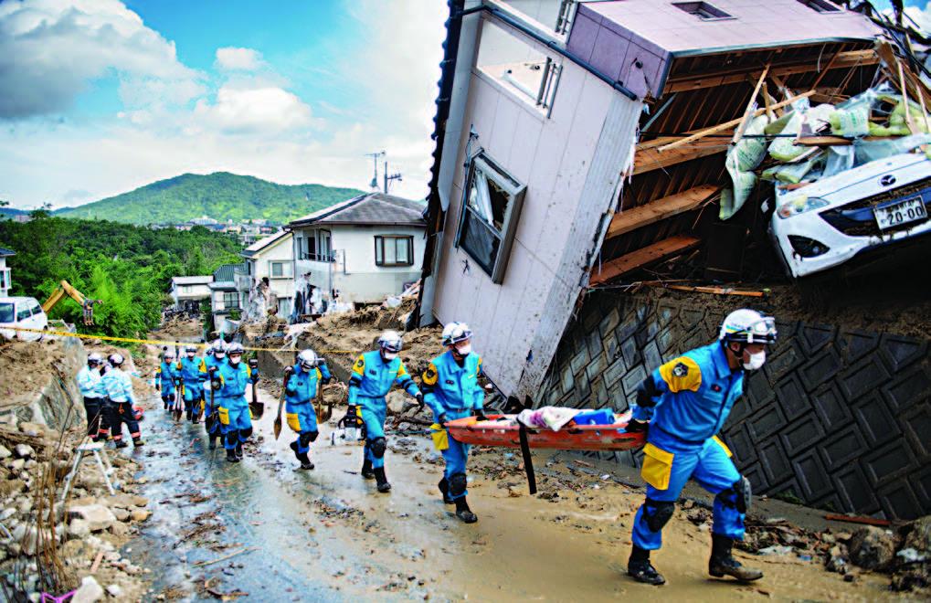 Fokus Tangani Banjir, PM Shinzo Abe Batal ke Luar Negeri