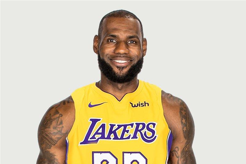 LeBron James Resmi Berlabuh di Lakers