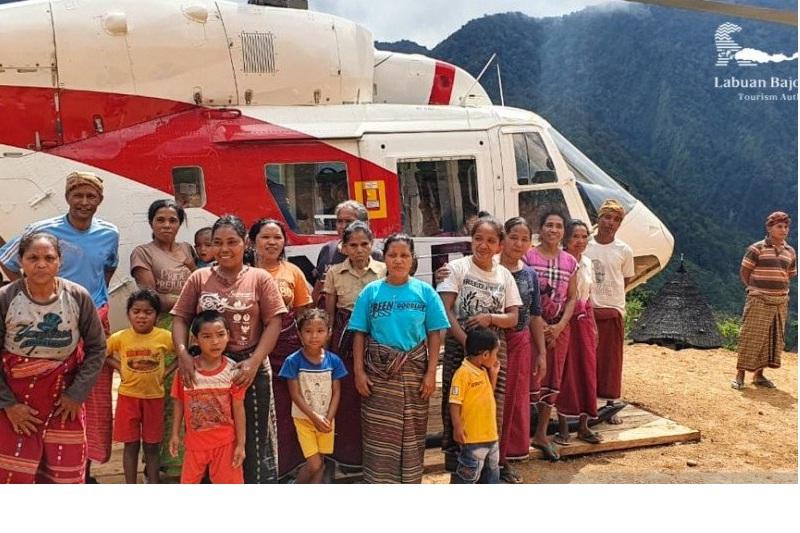 Masyarakat Kampung Adat Wae Rebo Manggarai Bergotong Royong Membangun Helipad