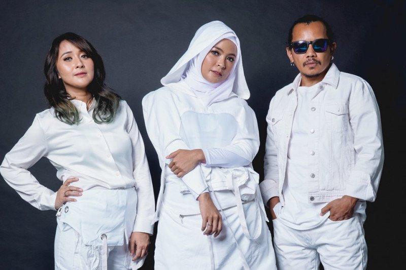 Grup Band Kotak Gandeng  Emha Ainun Nadjib  Kolaborasi Lagu 'Manusia Manusiawi'