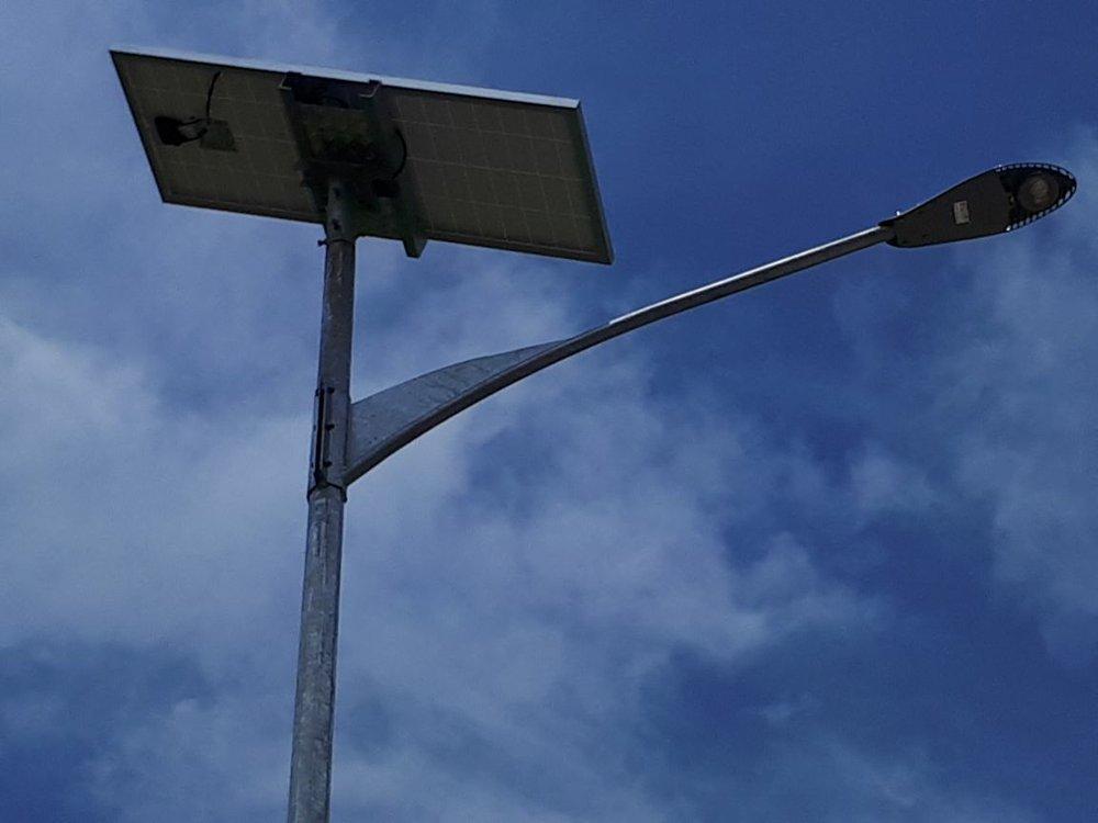 Lampu Tenaga Surya Terangi 1.500 Km Jalan