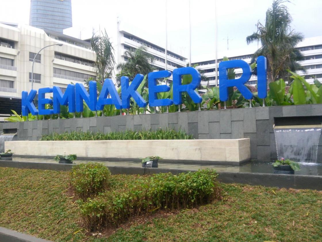 Kemnaker Terima Penghargaan dari OmbudsmanÂ 