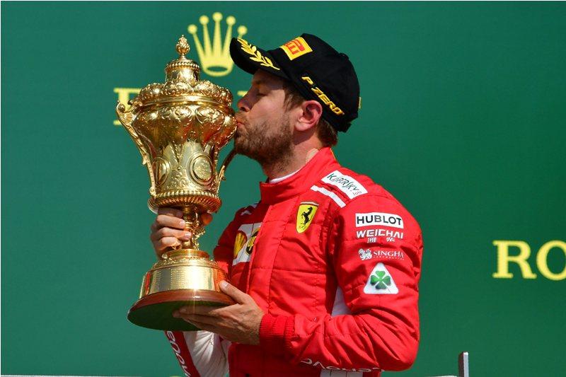 Vettel Hentikan Dominasi Hamilton di Silverstone