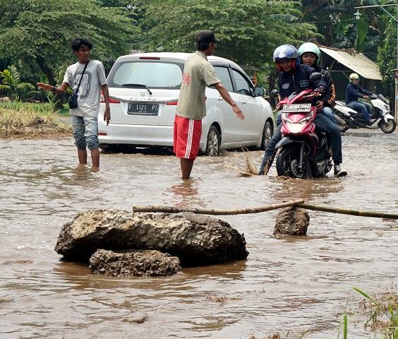 Terobos Banjir