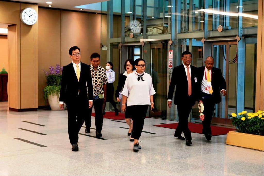Menlu RI Hadiri Pertemuan Menteri dan Mitra Wicara Asean