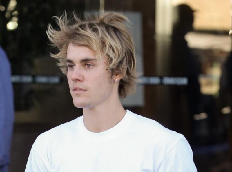 Justin Bieber Melamar Model Hailey Baldwin