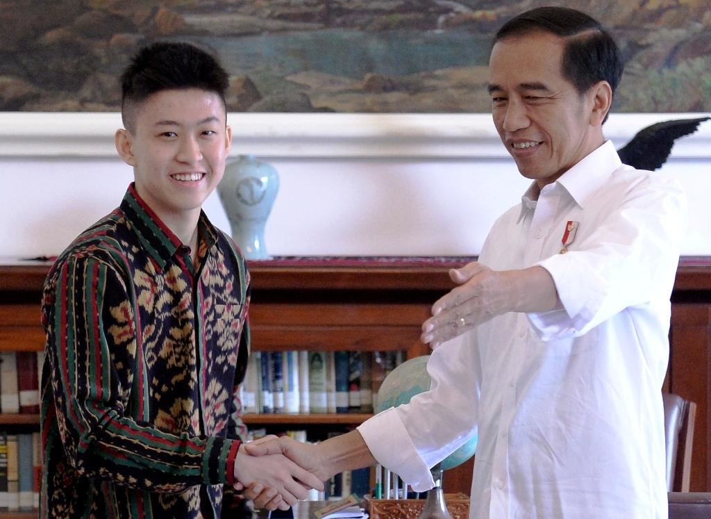 Jokowi dan Rapper Rich Brian Bahas Musik