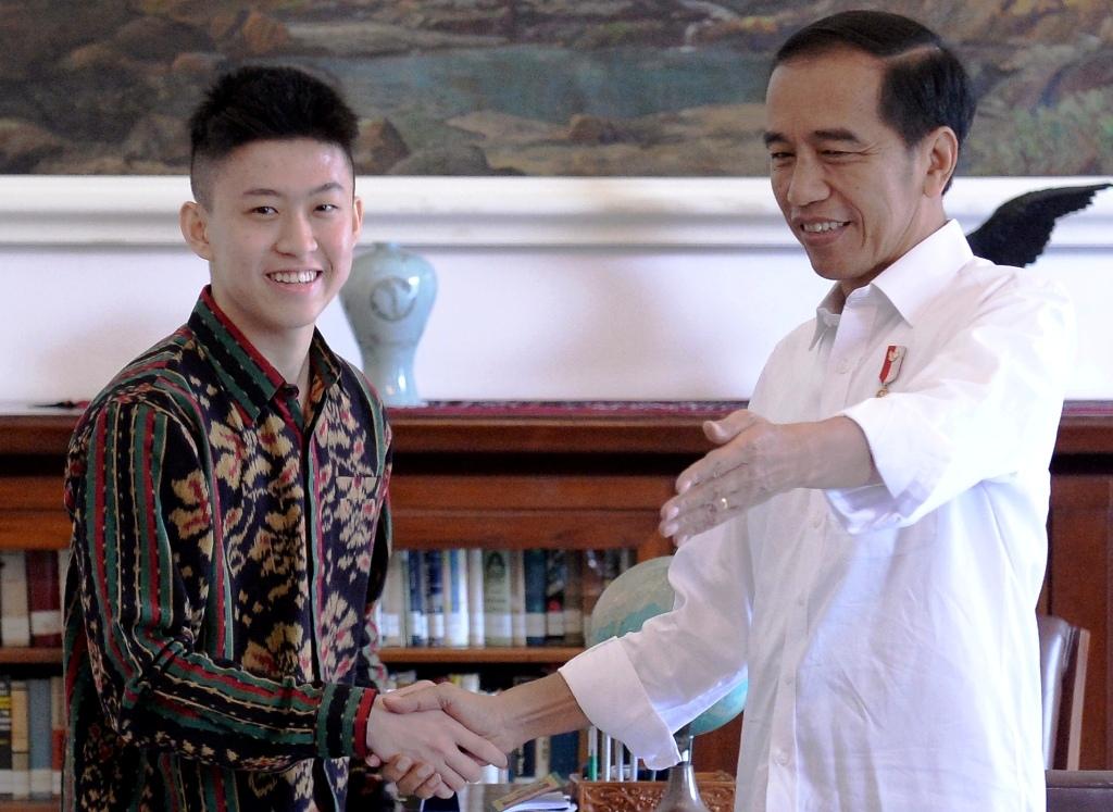 Jokowi dan 'Rapper' Rich Brian Bahas Musik