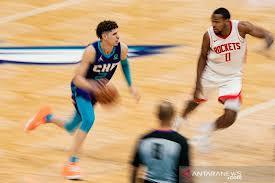 LaMelo Ball Pimpin Hornets Atasi Rockets