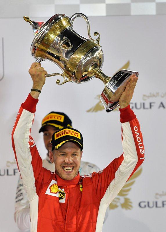 Vettel Bangkitkan Ferrari