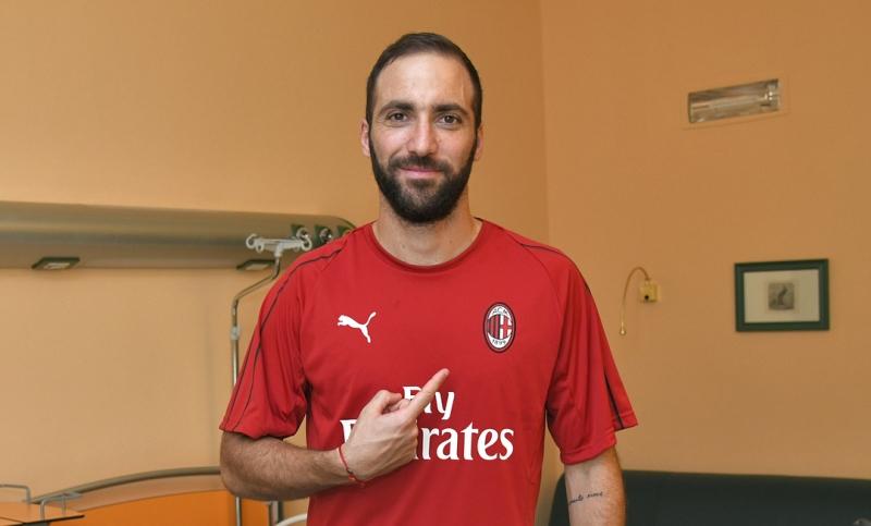 Higuain Bergabung ke AC Milan