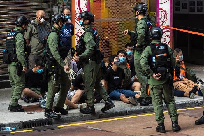 Polisi Hong Kong Tangkap 300 Demonstran 