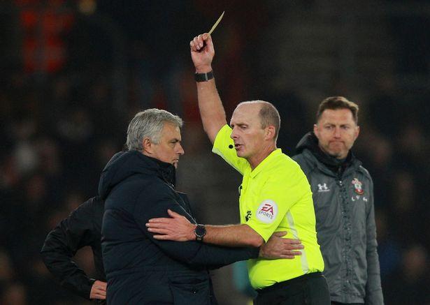 Mourinho Bersimpati Atas Ancaman Pembunuhan ke Mike Dean