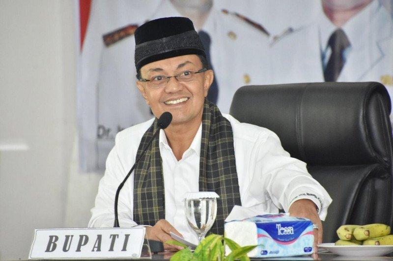 Ditetapkan Jadi Tersangka, Bupati Agam Indra Catri Hormati Proses Hukum 