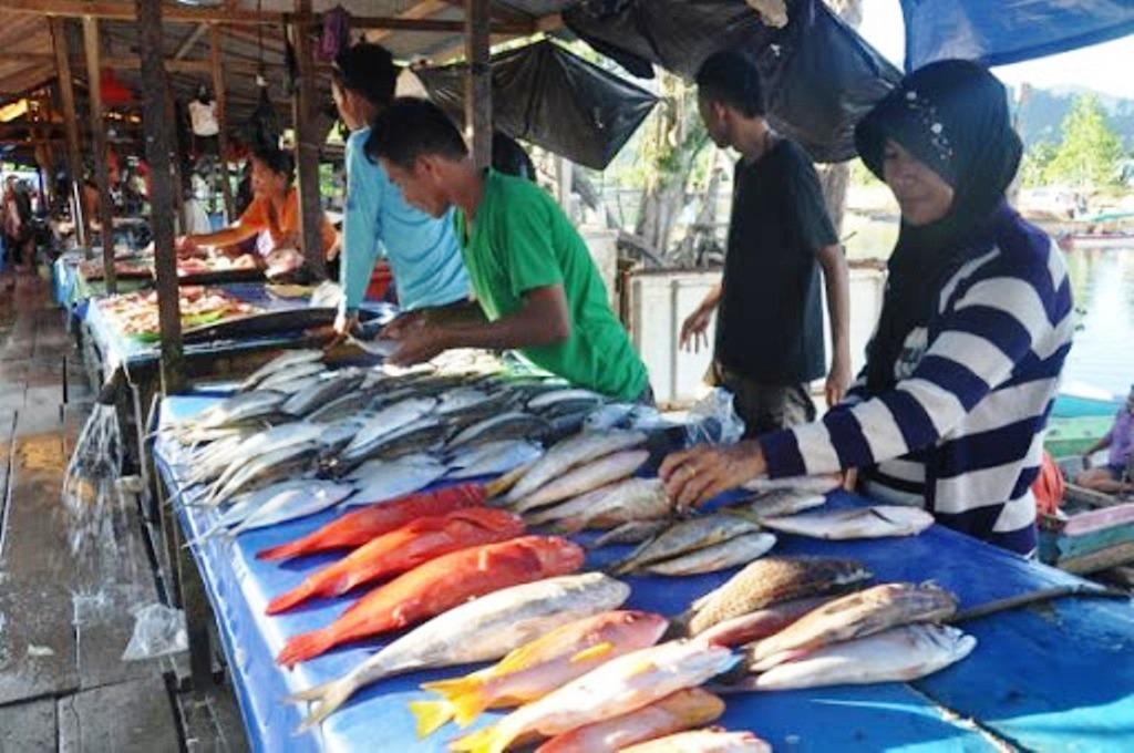 Penjualan Ikan Pasar Tradisional Turun Koran