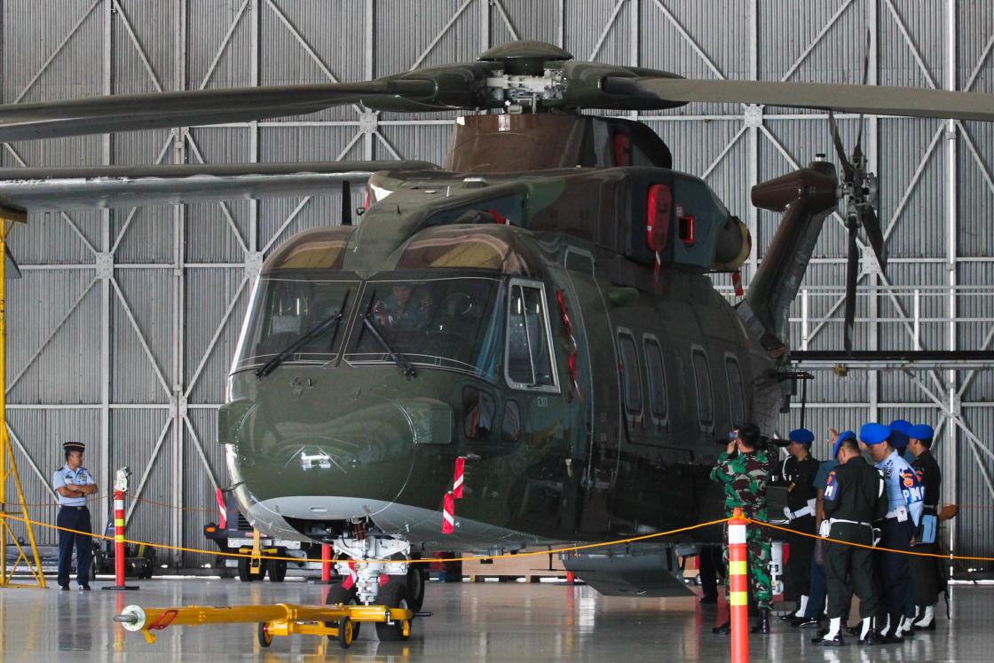 POM TNI Dampingi Tim Ahli KPK Cek Fisik Helikopter AW-101