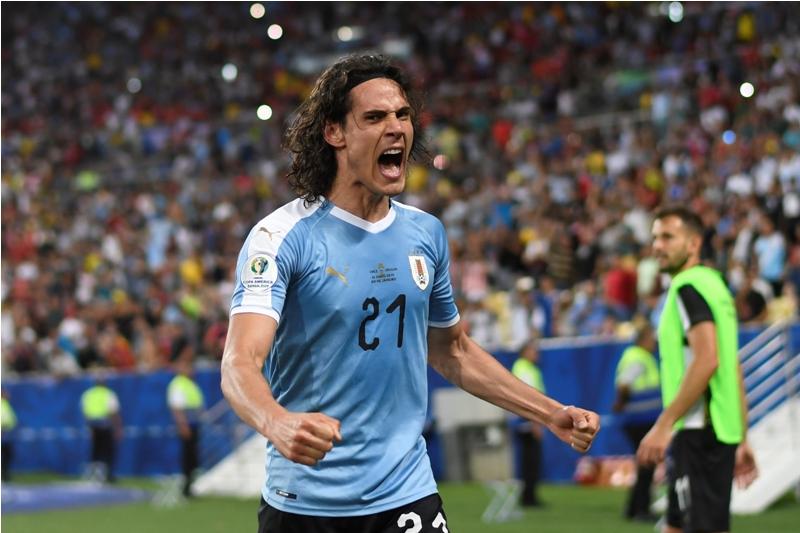 Cavani Bawa Uruguay ke Puncak