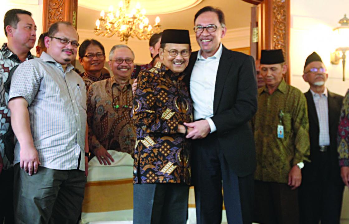 Anwar Ibrahim Puji Kepemimpinan BJ Habibie