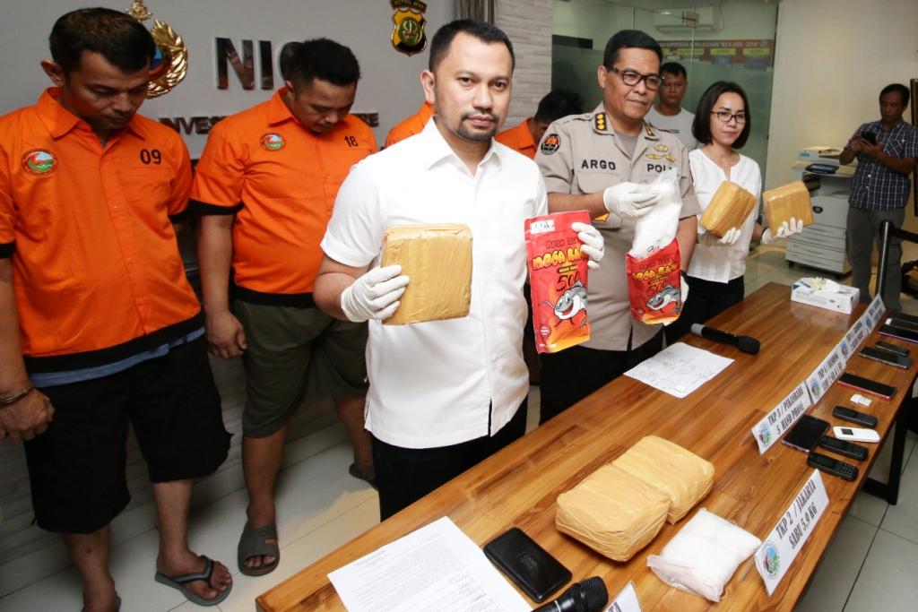 Empat Tersangka Jaringan Narkotika Riau-Jakarta- Bandung Buron