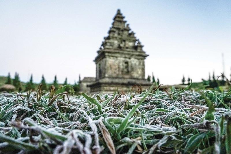 EMBUN BEKU DI DIENG