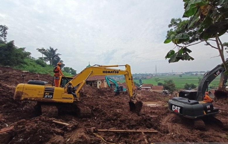 Tim SAR Masih Mencari 11 Korban Longsor di Sumedang