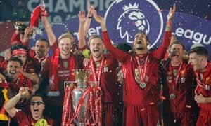 Liverpool Tundukkan Chelsea 5-3 saat Terima Trofi Juara