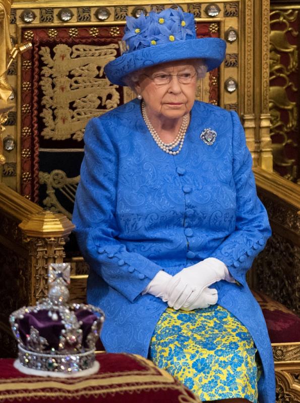 Ratu Inggris Ajak Warganya Bersatu
