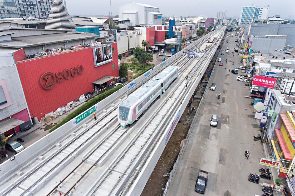 Gerbong LRT Dipasang