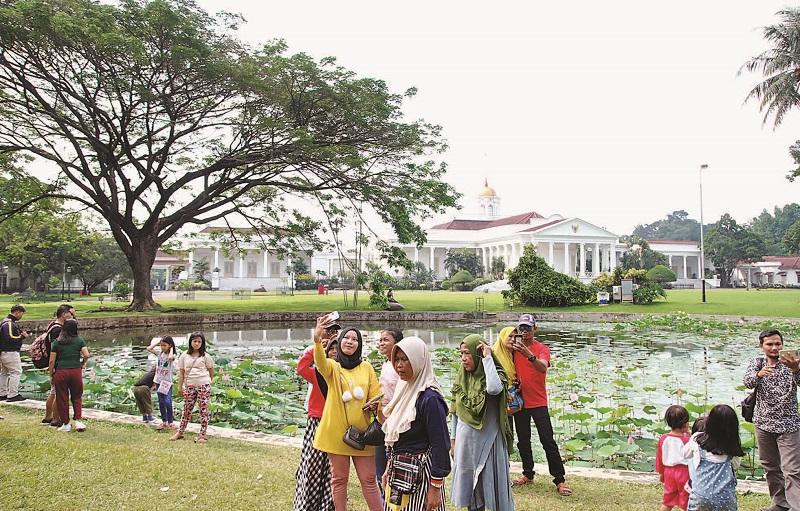 BERWISATA KE KEBUN RAYA BOGOR