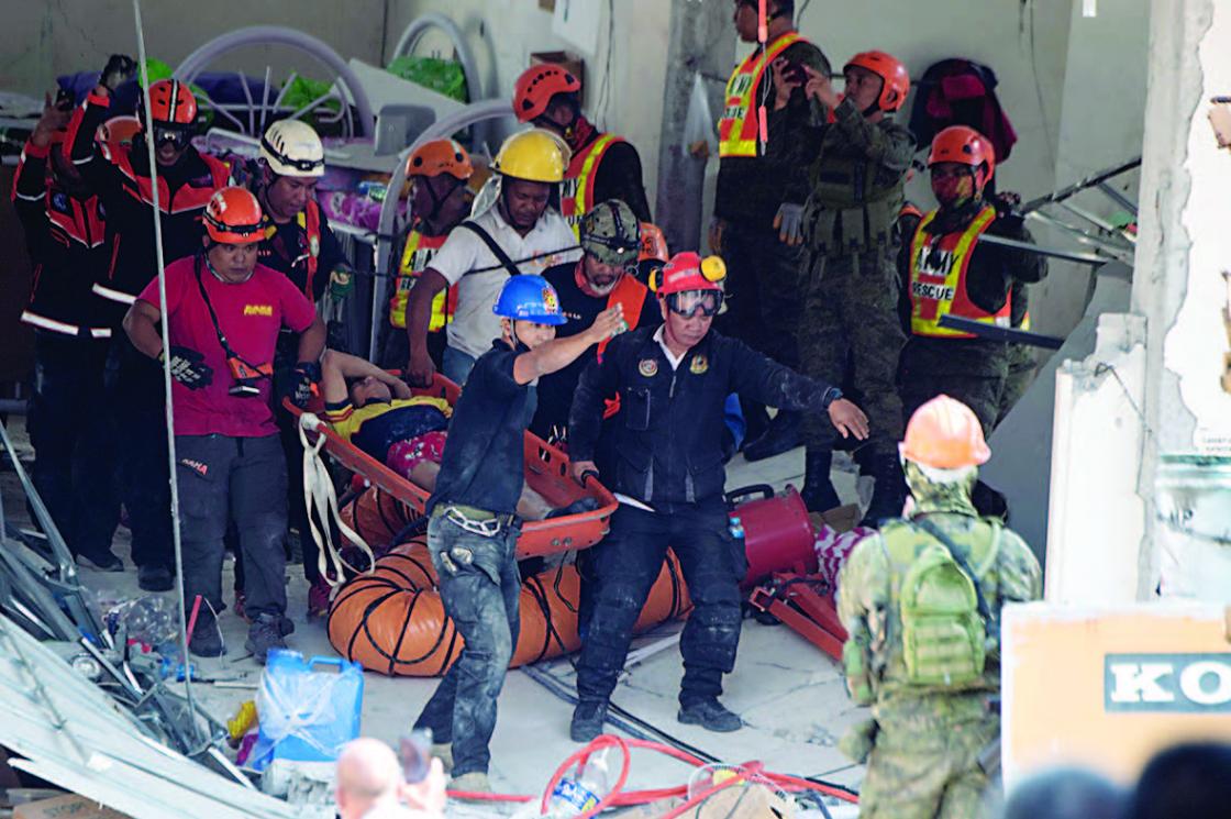 24 Orang Masih Tertimbun di Reruntuhan