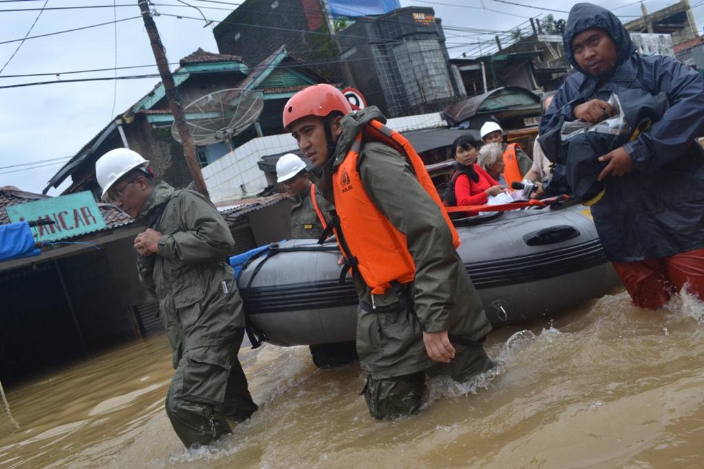 Pemda Jamin Distribusi Logistik Korban Tsunami Merata