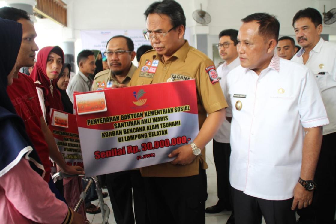 Korban Tsunami Selat Sunda Terima Santunan