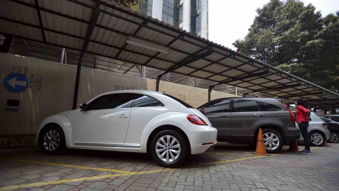 KPK Lelang Puluhan Mobil Hasil Rampasan Koruptor