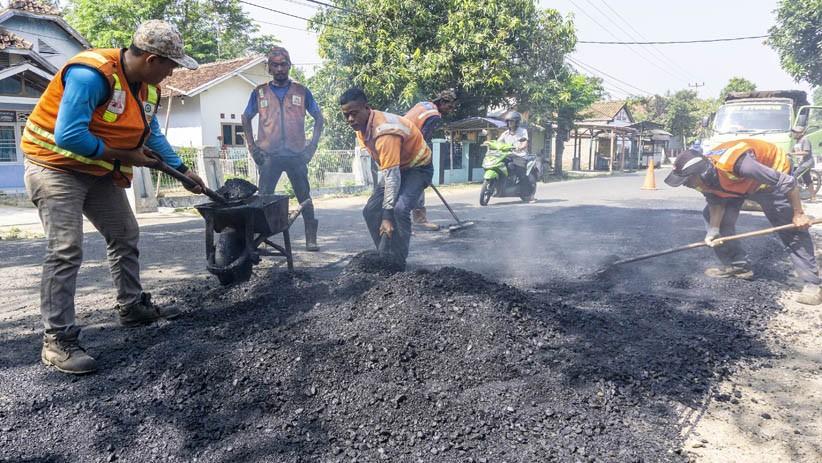 Perbaikan Jalan Dikebut