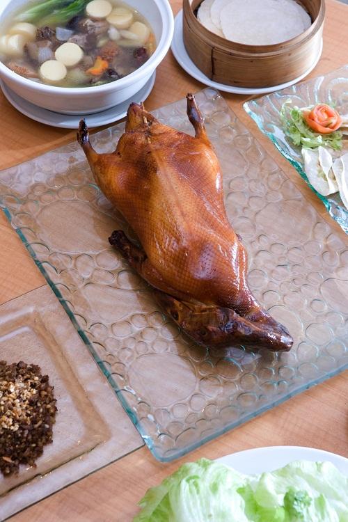 Menu Ayam Garam di Sajian Imlek Dinner Hotel Santika Kelapa Gading