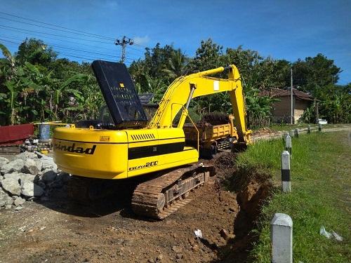 Dukung Produk Dalam Negeri, Kementerian PUPR Gunakan Excavator Pindad