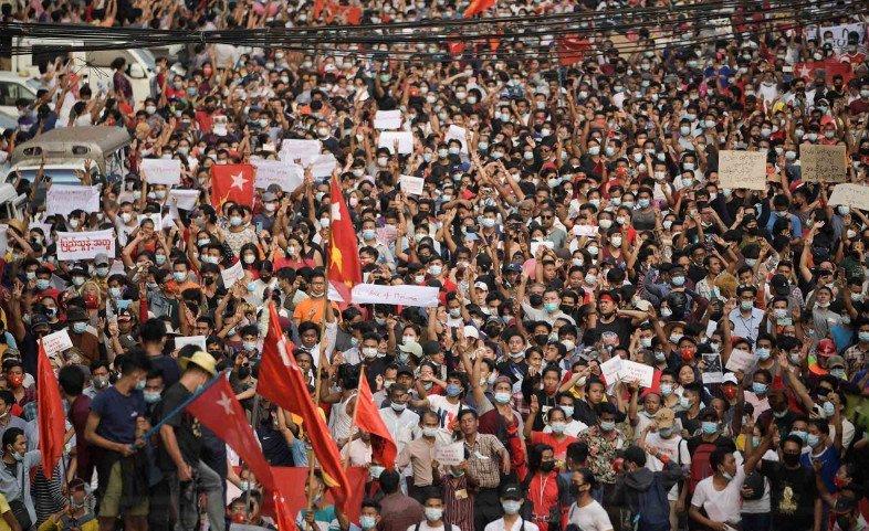 Rakyat Myanmar Terus Demo