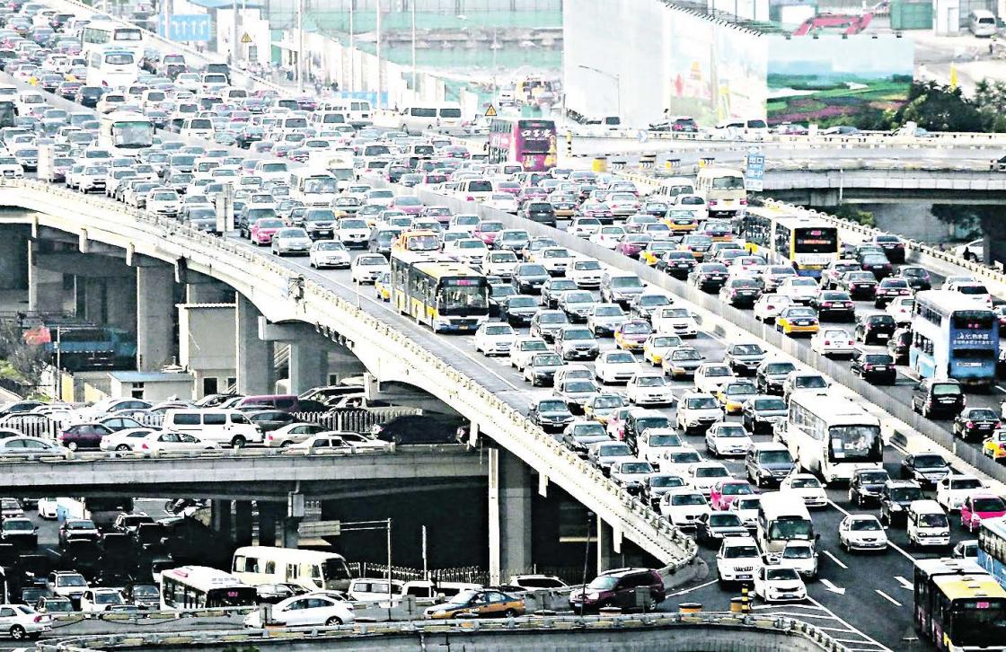 Tiongkok Kaji Larangan Mobil Bahan Bakar Tradisional