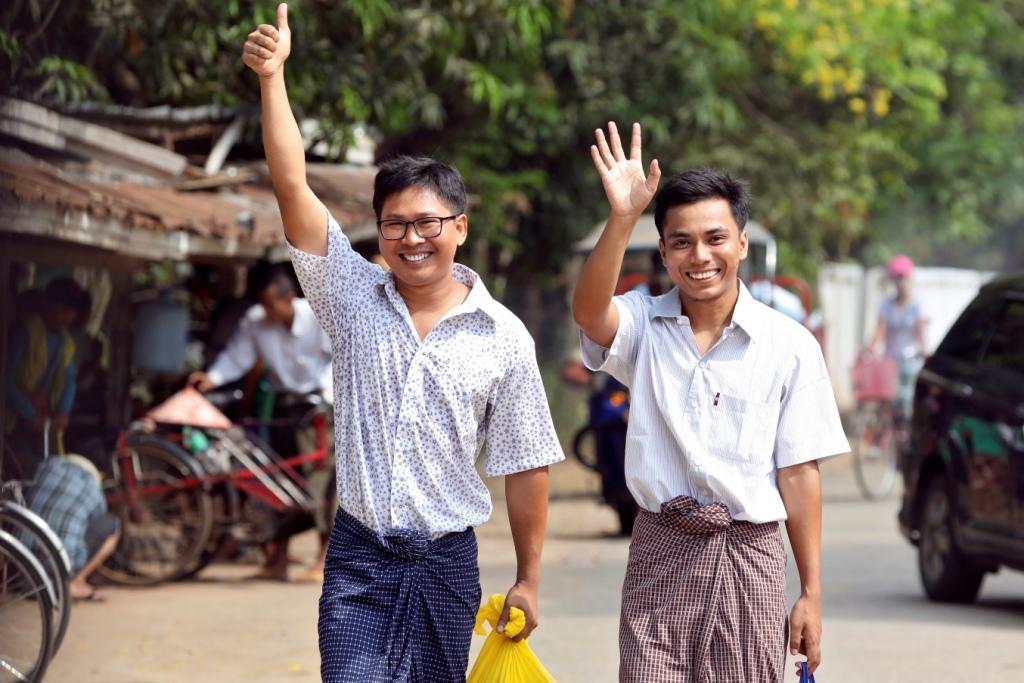 Myanmar Bebaskan Dua Jurnalis Reuters