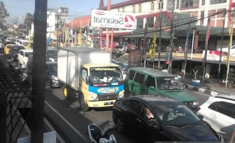 Puncak-Bogor Macet di Tengah PSBB