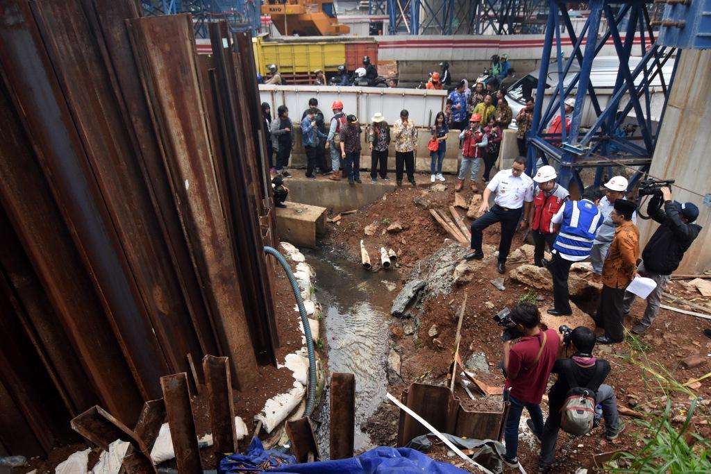 Kontraktor LRT dan Tol Becakayu Abaikan Amdal