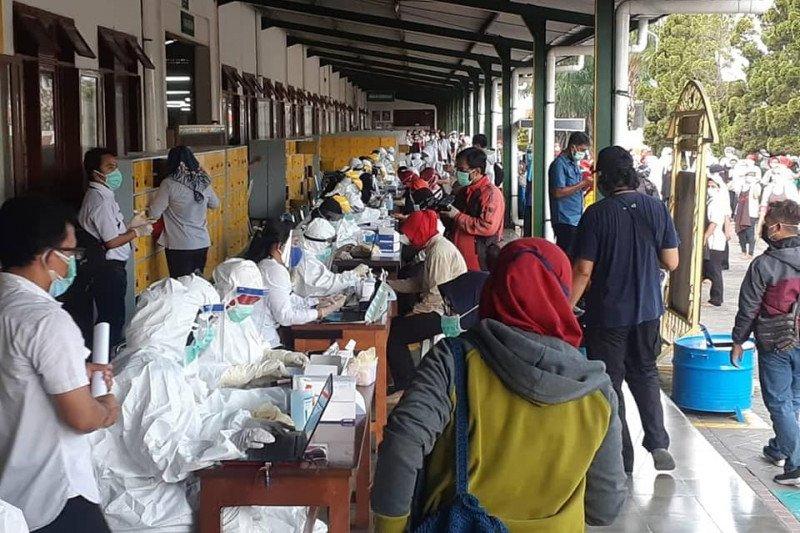 Pemkab Madiun 'Rapid Test' Ratusan Karyawan