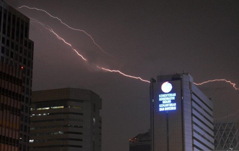 Waspada Hujan Disertai Angin Kencang Akan Terjadi di Jakarta