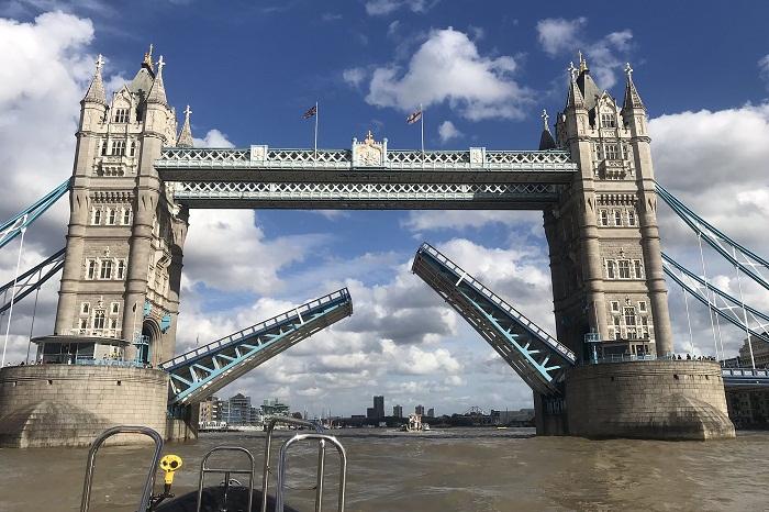 Tower Bridge di London Alami Kerusakan
