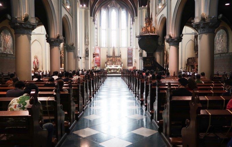 309 Jemaat Ikuti Misa di Katedral setelah Tiga Bulan secara Daring 