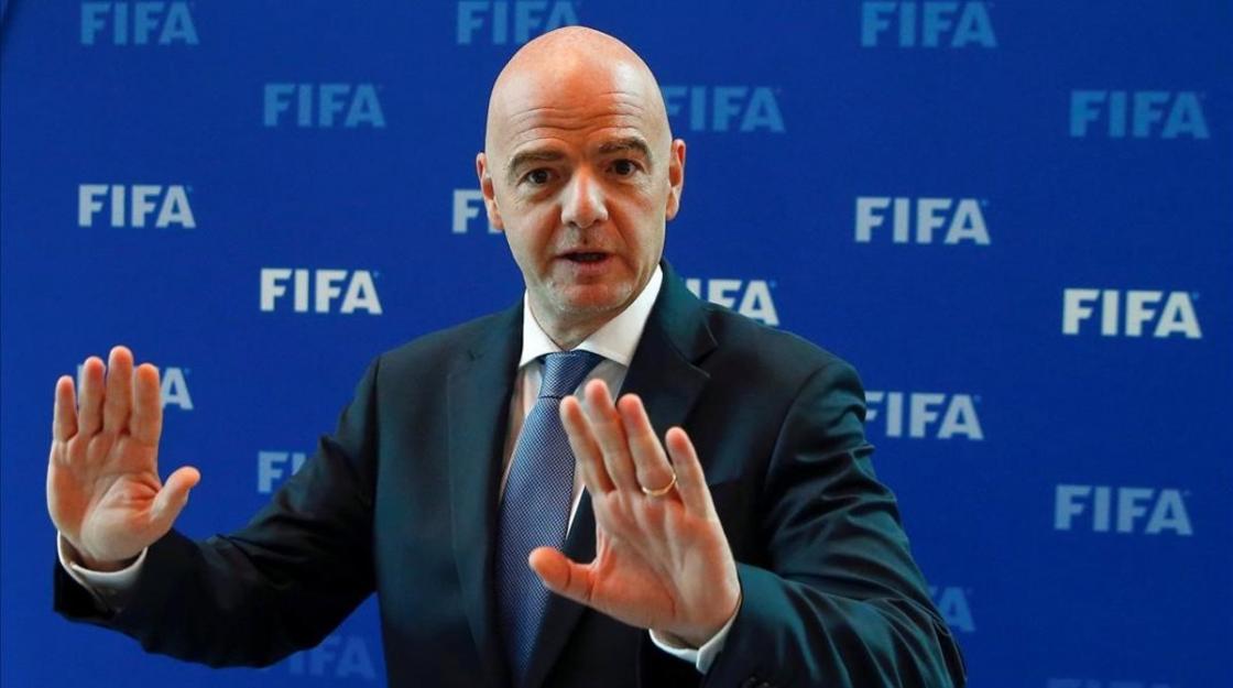 Presiden FIFA Sebut  Pemain Sepak Bola Bukan Prioritas Vaksin